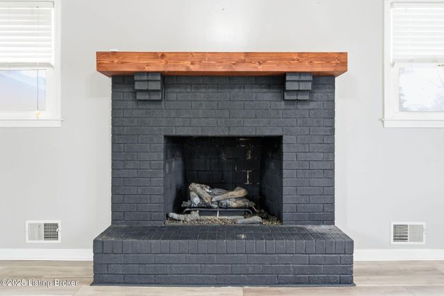 4526 Sandhill Rd, Louisville, KY 40219