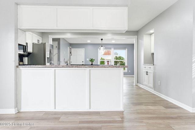 4526 Sandhill Rd, Louisville, KY 40219