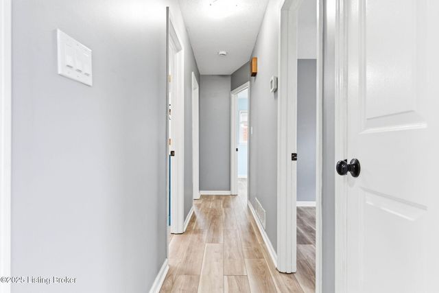 4526 Sandhill Rd, Louisville, KY 40219