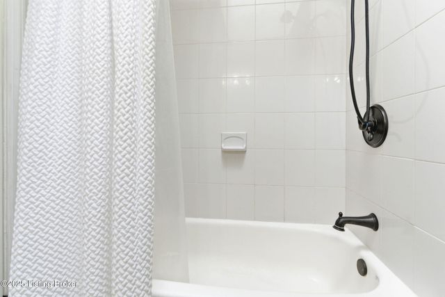 4526 Sandhill Rd, Louisville, KY 40219