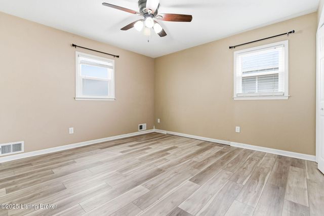 4526 Sandhill Rd, Louisville, KY 40219