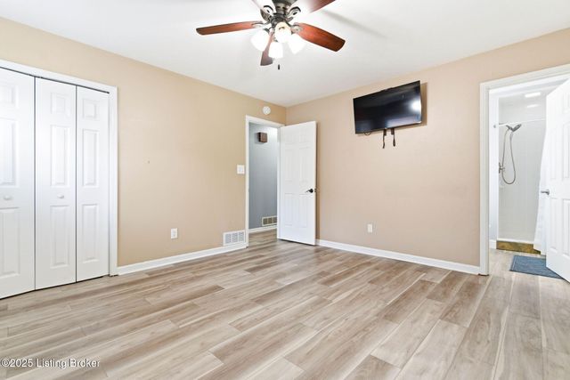 4526 Sandhill Rd, Louisville, KY 40219