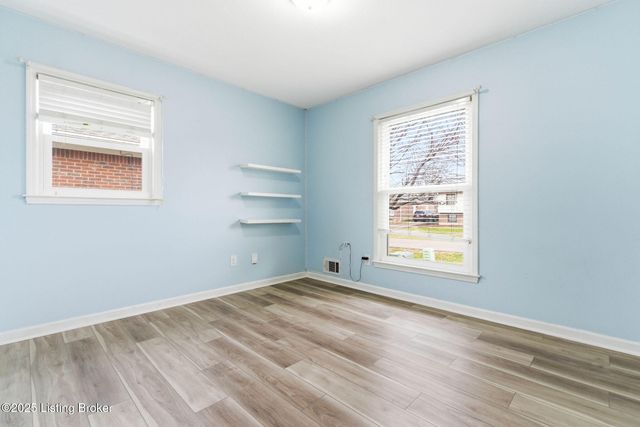 4526 Sandhill Rd, Louisville, KY 40219