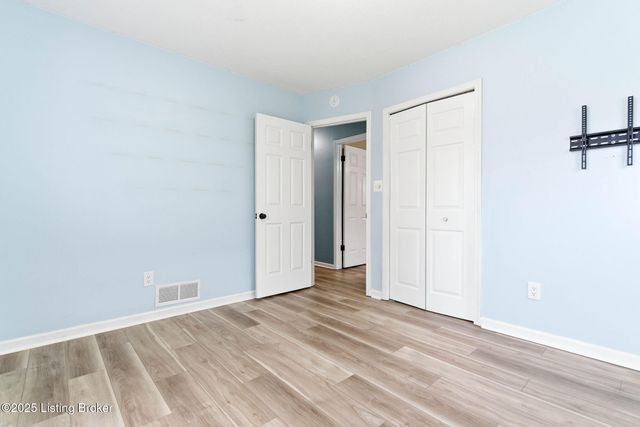 4526 Sandhill Rd, Louisville, KY 40219