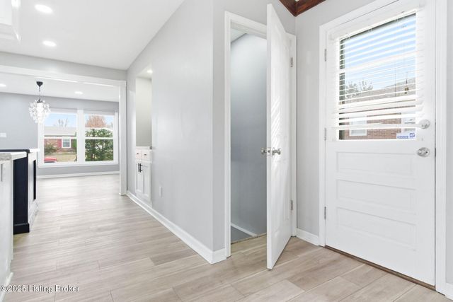 4526 Sandhill Rd, Louisville, KY 40219