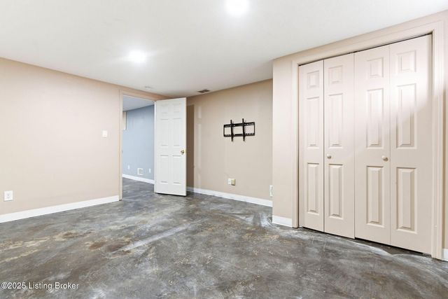 4526 Sandhill Rd, Louisville, KY 40219