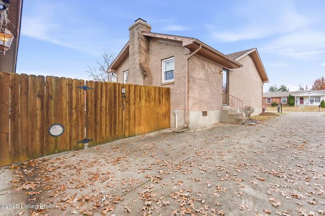 4526 Sandhill Rd, Louisville, KY 40219