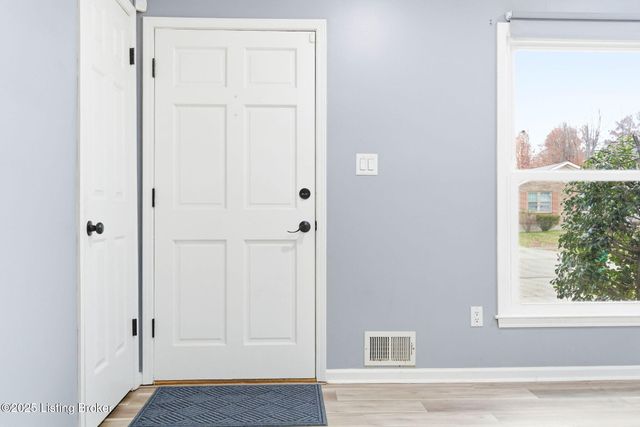 4526 Sandhill Rd, Louisville, KY 40219