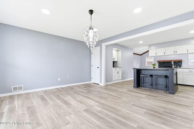 4526 Sandhill Rd, Louisville, KY 40219