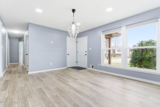 4526 Sandhill Rd, Louisville, KY 40219