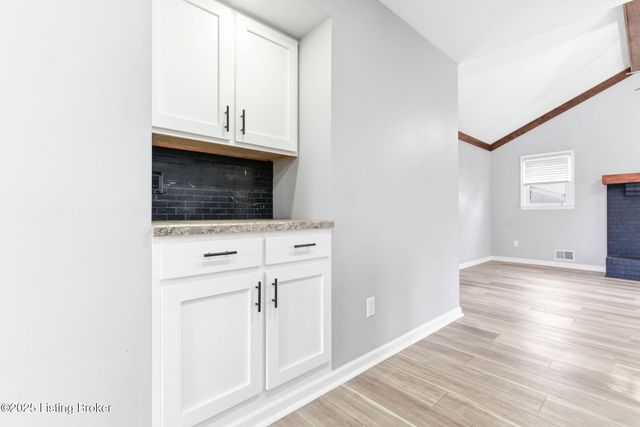 4526 Sandhill Rd, Louisville, KY 40219