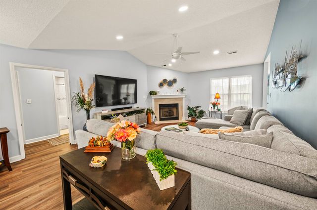 527 Quail Ct., Longs, SC 29568
