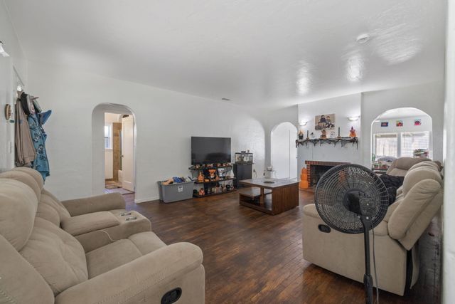 329 E Fedora Avenue, Fresno, CA 93704