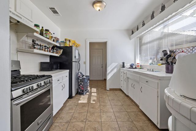 329 E Fedora Avenue, Fresno, CA 93704