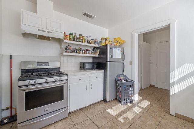 329 E Fedora Avenue, Fresno, CA 93704