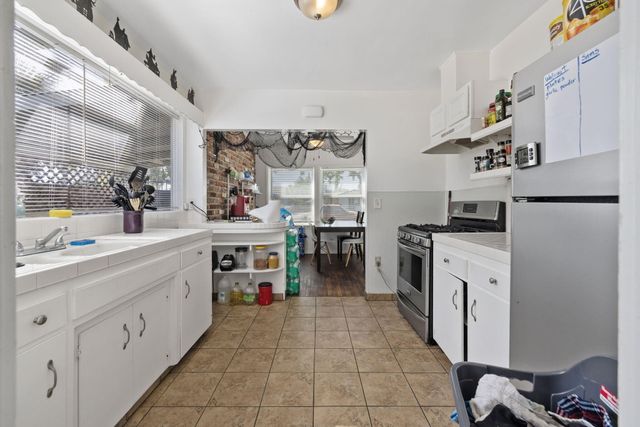 329 E Fedora Avenue, Fresno, CA 93704