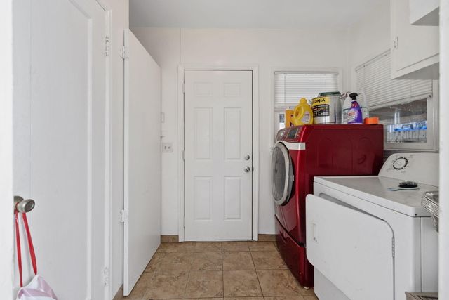 329 E Fedora Avenue, Fresno, CA 93704
