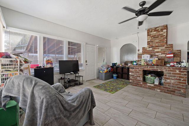 329 E Fedora Avenue, Fresno, CA 93704