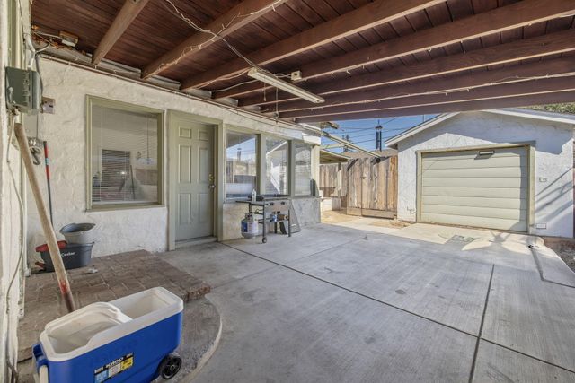 329 E Fedora Avenue, Fresno, CA 93704