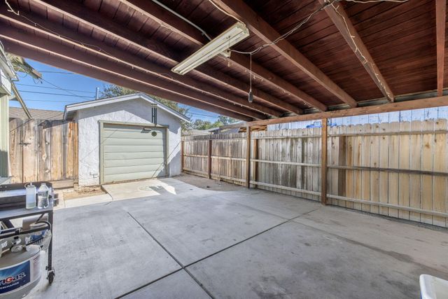 329 E Fedora Avenue, Fresno, CA 93704