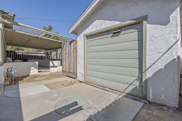 329 E Fedora Avenue, Fresno, CA 93704