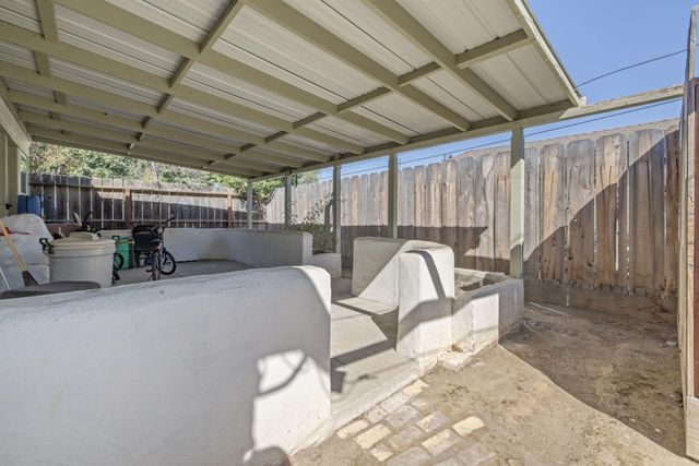 329 E Fedora Avenue, Fresno, CA 93704