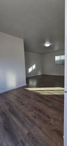 329 E Fedora Avenue, Fresno, CA 93704