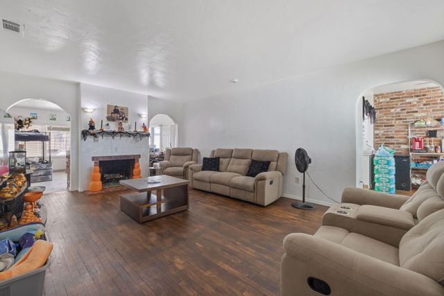 329 E Fedora Avenue, Fresno, CA 93704