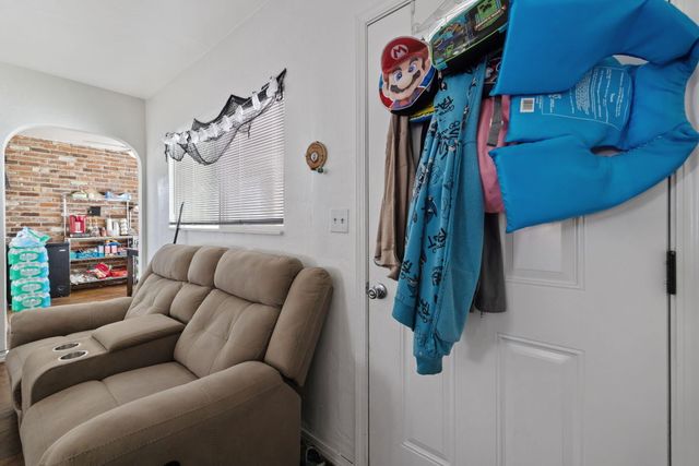 329 E Fedora Avenue, Fresno, CA 93704