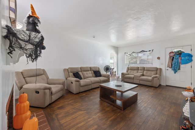329 E Fedora Avenue, Fresno, CA 93704