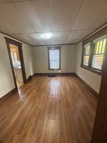 821 W Mullan Avenue, Waterloo, IA 50701