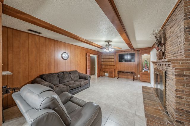 405 Pecan Drive, Desoto, TX 75115