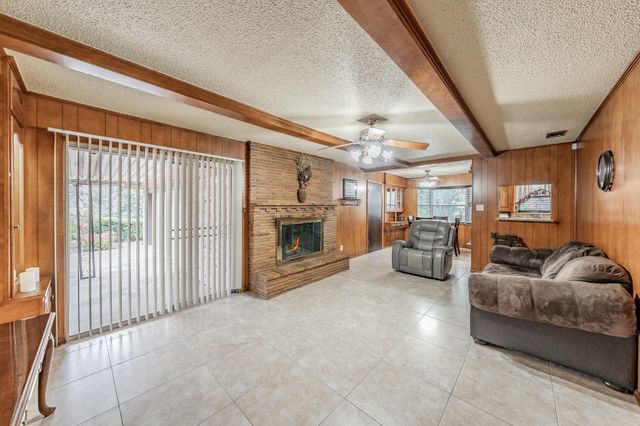 405 Pecan Drive, Desoto, TX 75115