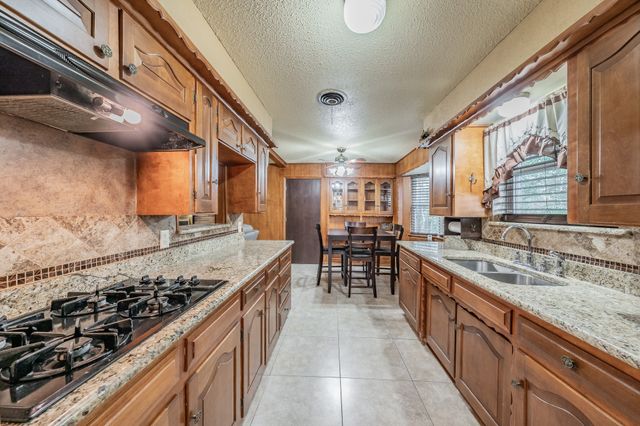 405 Pecan Drive, Desoto, TX 75115