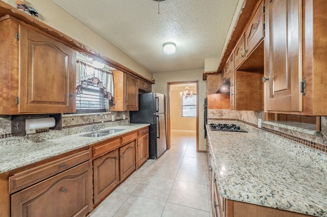 405 Pecan Drive, Desoto, TX 75115