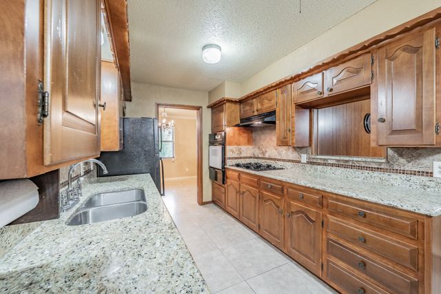 405 Pecan Drive, Desoto, TX 75115