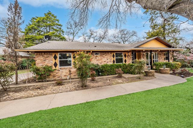 405 Pecan Drive, Desoto, TX 75115
