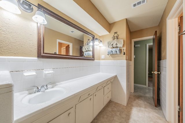 405 Pecan Drive, Desoto, TX 75115