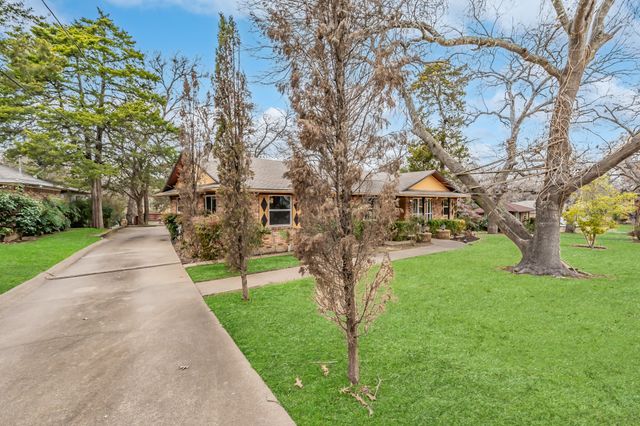 405 Pecan Drive, Desoto, TX 75115