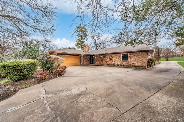 405 Pecan Drive, Desoto, TX 75115