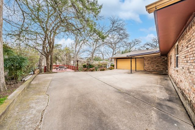 405 Pecan Drive, Desoto, TX 75115