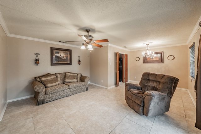 405 Pecan Drive, Desoto, TX 75115