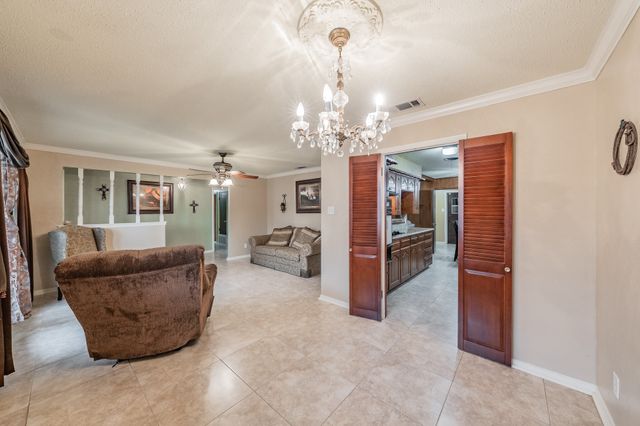 405 Pecan Drive, Desoto, TX 75115