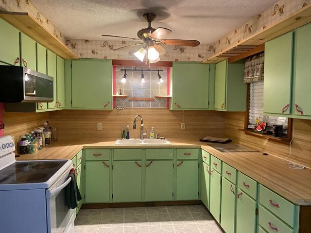 2913 Tarpey Avenue, Texas City, TX 77590