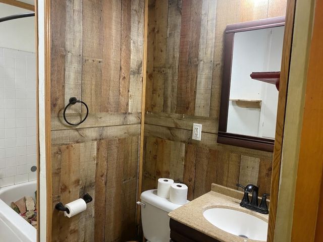 2913 Tarpey Avenue, Texas City, TX 77590