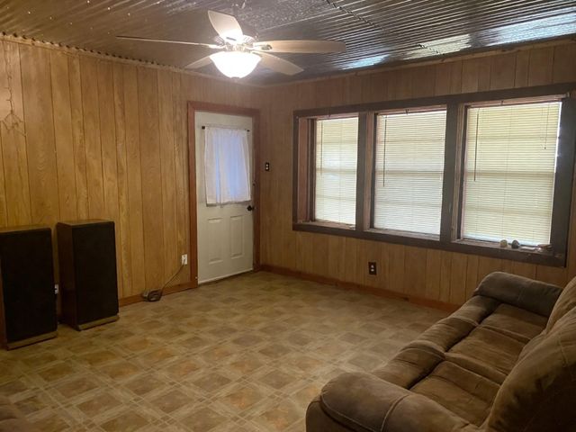 2913 Tarpey Avenue, Texas City, TX 77590