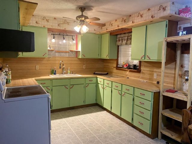 2913 Tarpey Avenue, Texas City, TX 77590