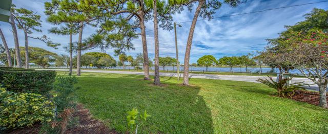 2004 Lake Osborne Drive 1, Lake Worth Beach, FL 33461