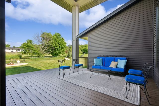 1184 Foxborough Dr, Marion, IA 52302