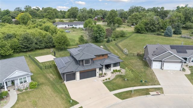 1184 Foxborough Dr, Marion, IA 52302
